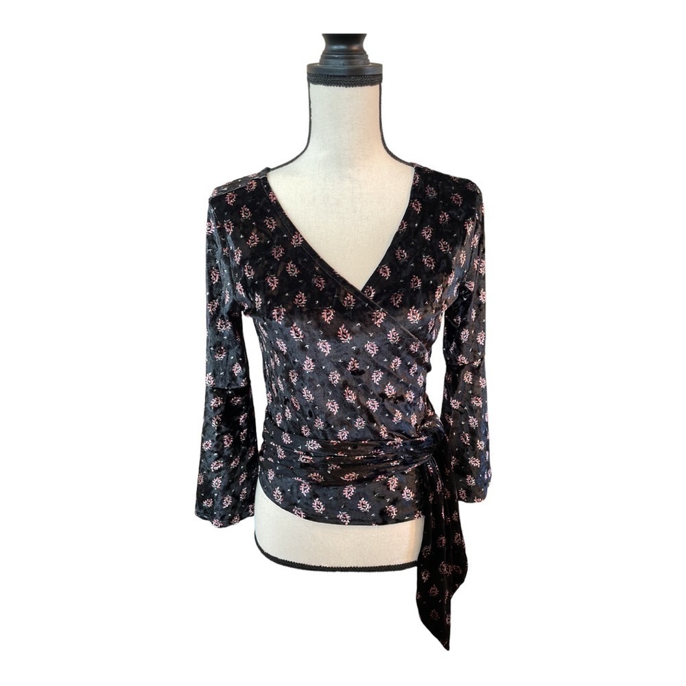 𝅺♥️BILLABONG♥️WRAP around bell sleeve floral blouse size (XS)
